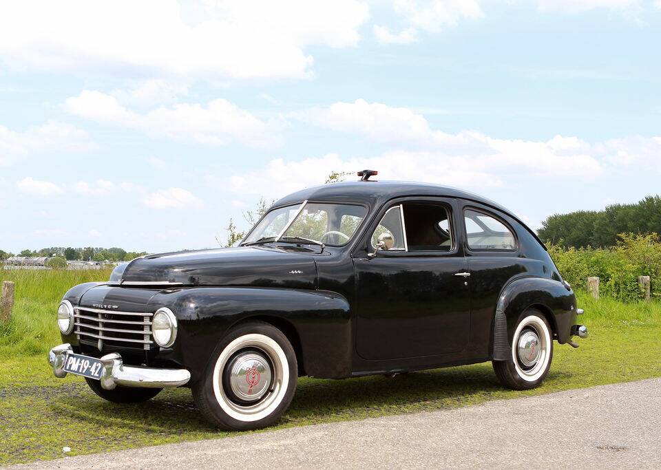 Immagine 1/8 di Volvo PV 444 (1950)