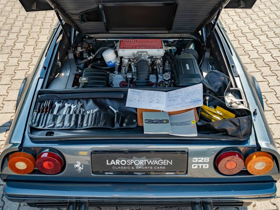 Image 15/36 de Ferrari 328 GTB (1986)