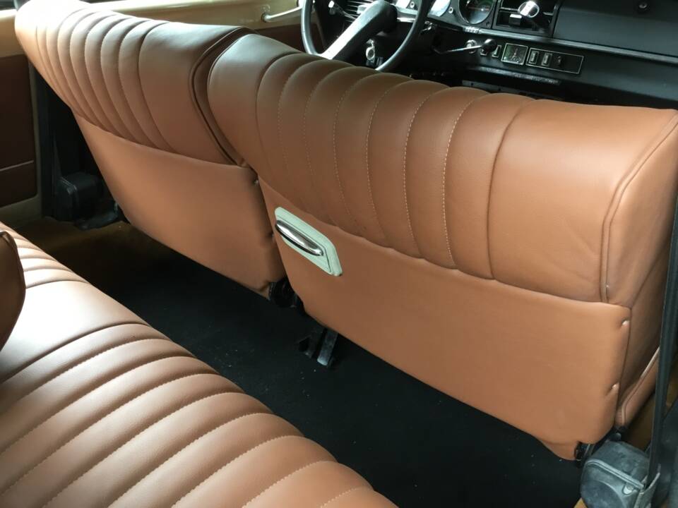 Image 57/82 de Citroën DS 20 (1974)