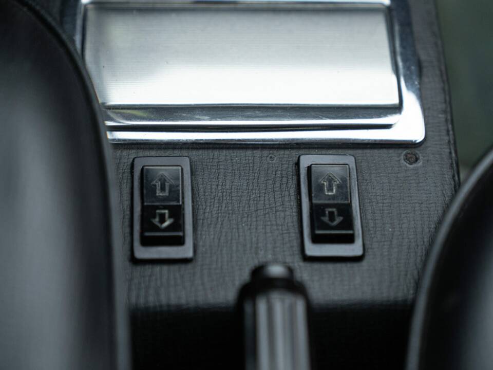 Image 50/50 de Ferrari Dino 246 GT (1971)