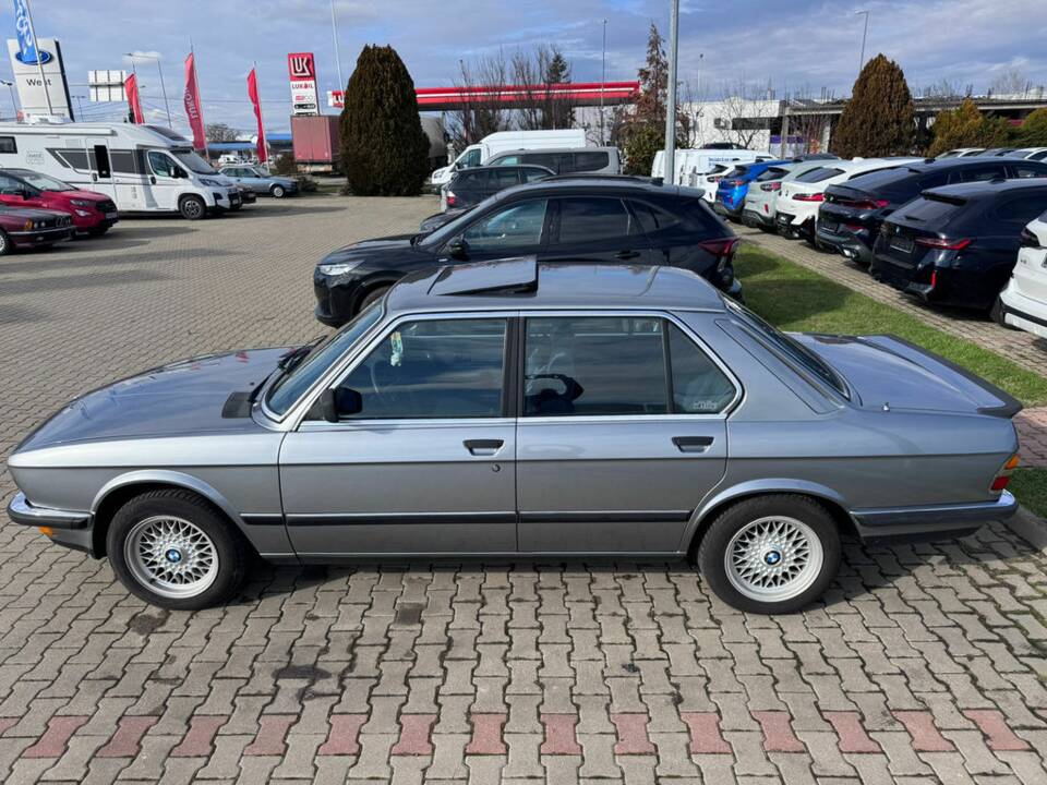 Imagen 8/8 de BMW 518i (1985)