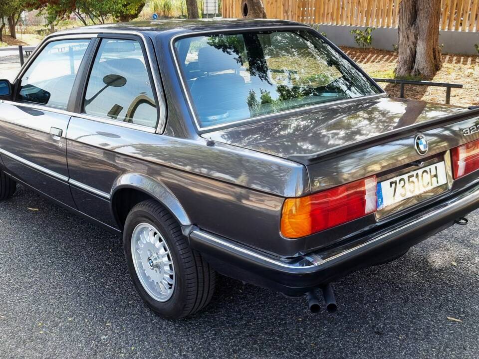 Image 11/100 of BMW 323i (1984)