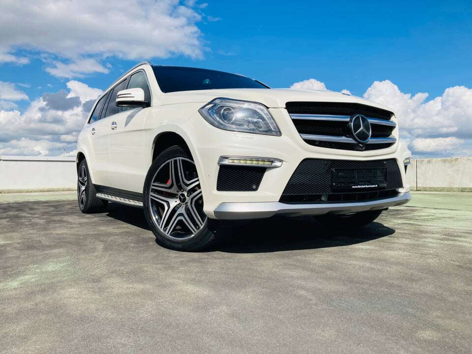 Image 2/14 of Mercedes-Benz GL 63 AMG (2015)