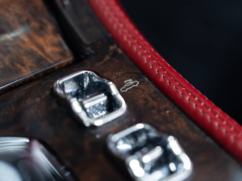 Immagine 26/45 di Bentley Azure (2007)