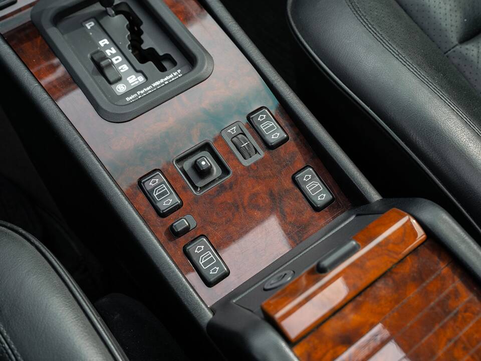 Bild 53/61 von Mercedes-Benz 500 E (1992)