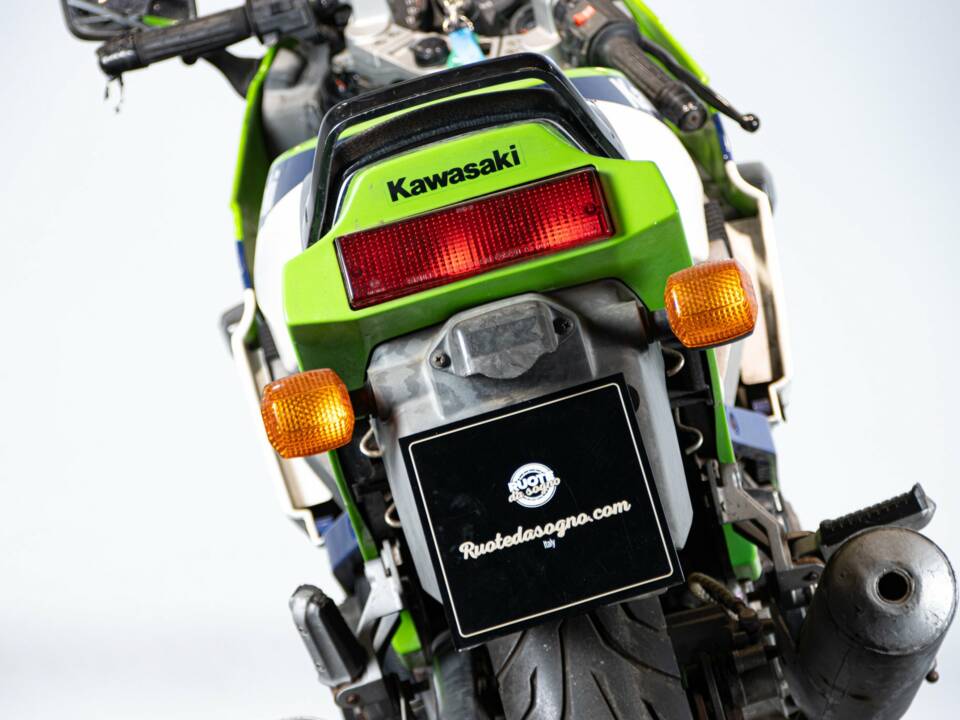 Image 13/36 of Kawasaki GPZ 600 R (1985)