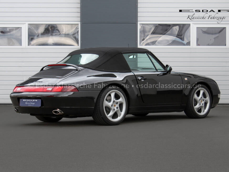 Image 3/28 of Porsche 911 Carrera (1997)