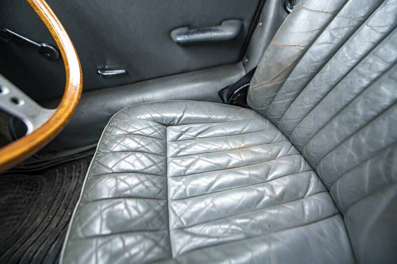 Image 25/50 de Jaguar E-Type (1968)