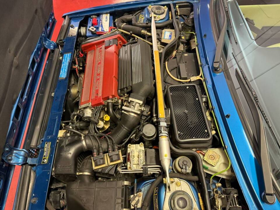 Image 14/50 of Lancia Delta HF Integrale 16V (1994)
