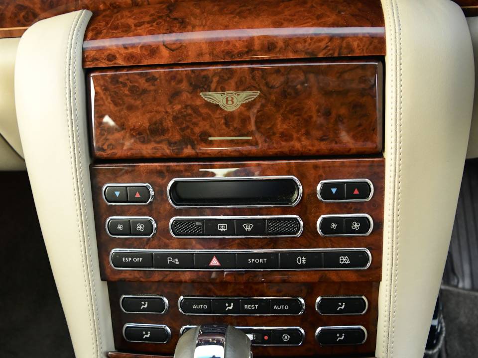 Image 32/49 of Bentley Arnage R (2005)