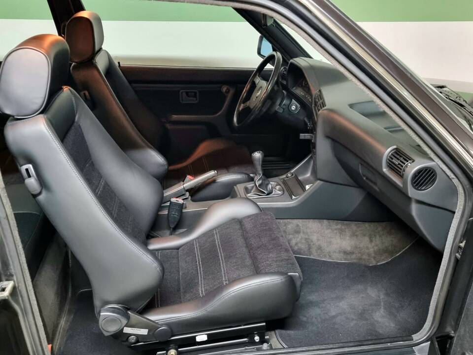 Image 35/100 of BMW 323i (1984)