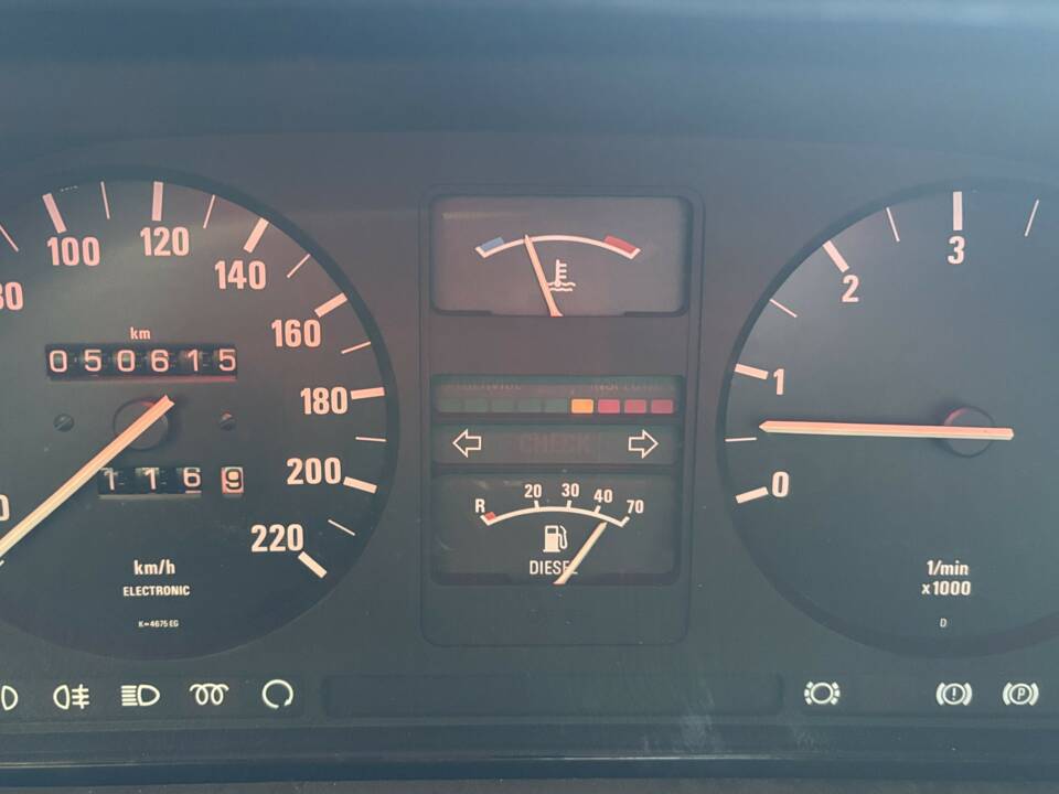 Bild 29/40 von BMW 524td (1985)