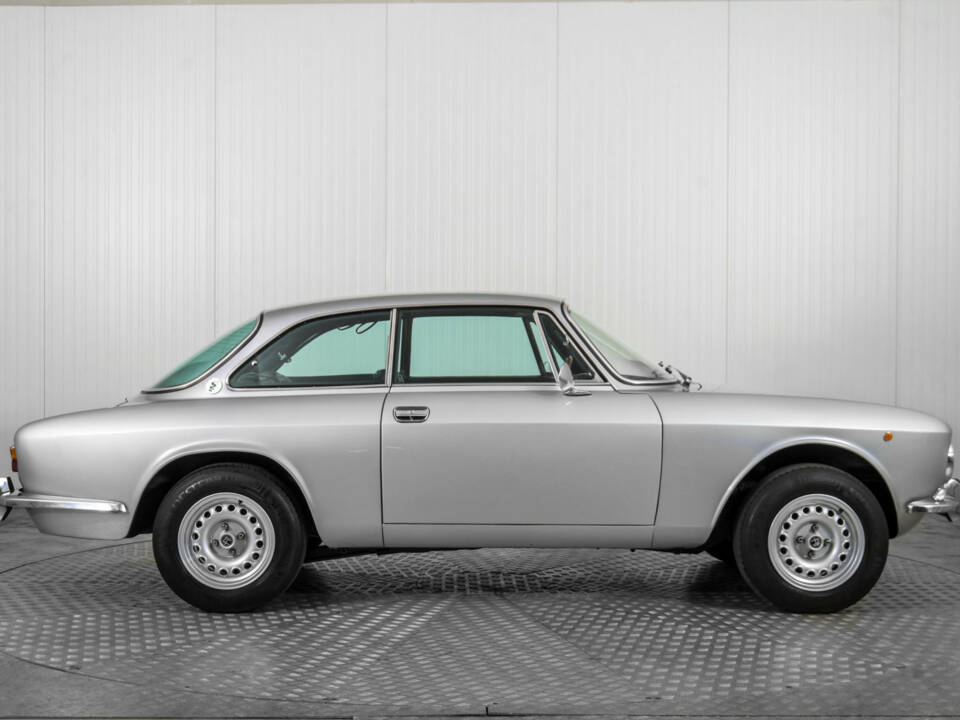 Image 10/50 of Alfa Romeo 2000 GT Veloce (1975)