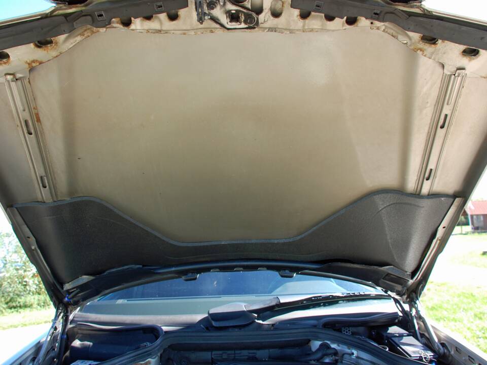 Image 31/34 of Mercedes-Benz 230 E (1992)