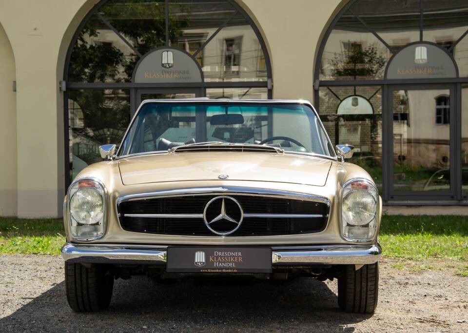 Image 12/56 de Mercedes-Benz 280 SL (1970)