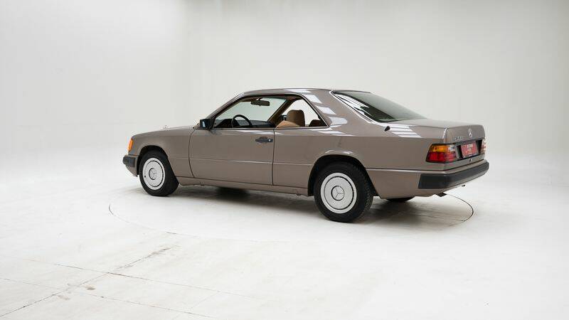 Bild 4/15 von Mercedes-Benz 230 CE (1988)