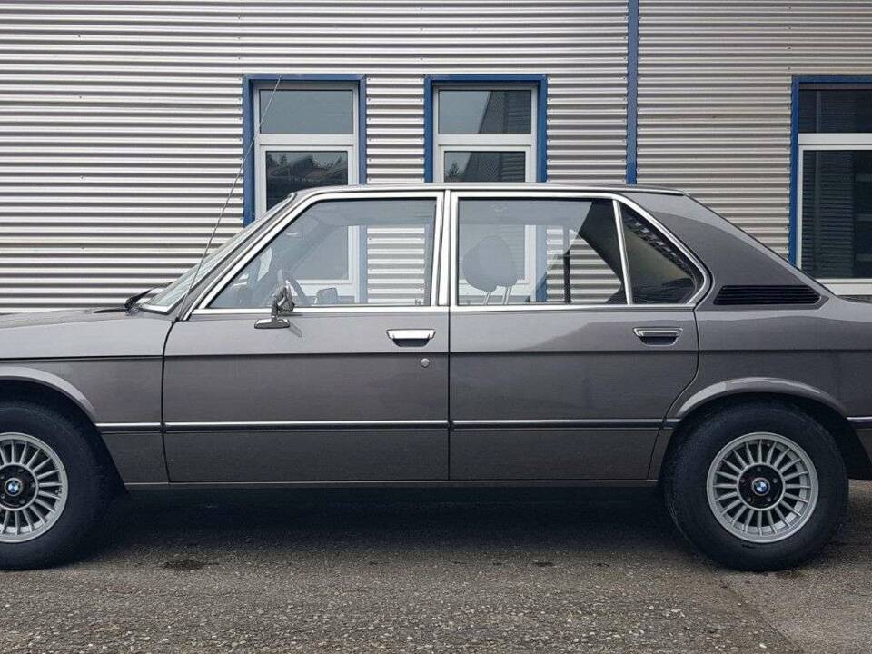 Imagen 2/30 de BMW 525 (1976)