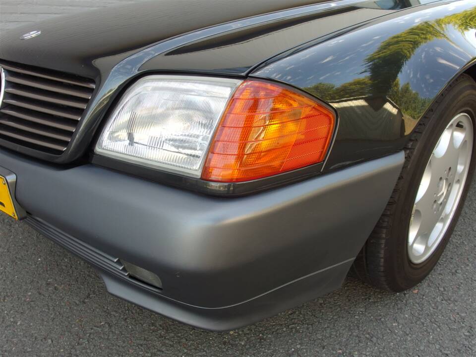 Image 34/96 of Mercedes-Benz 300 SL (1992)