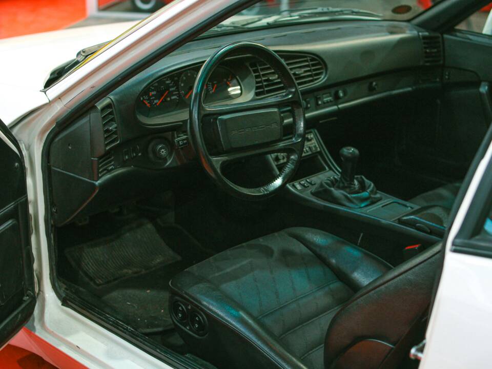 Image 19/45 of Porsche 944 S2 (1989)