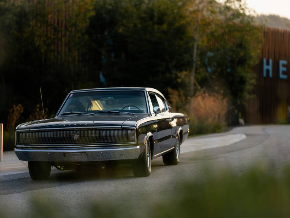 Image 3/42 of Dodge Charger (1966)