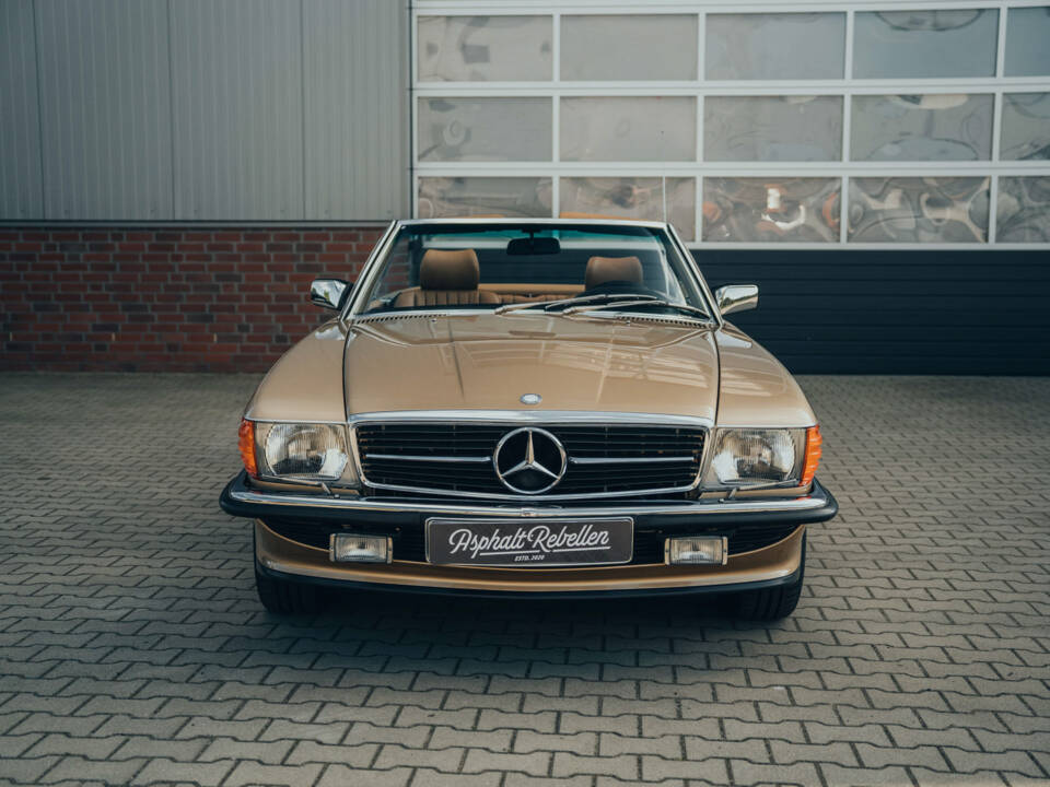 Image 2/99 of Mercedes-Benz 300 SL (1985)