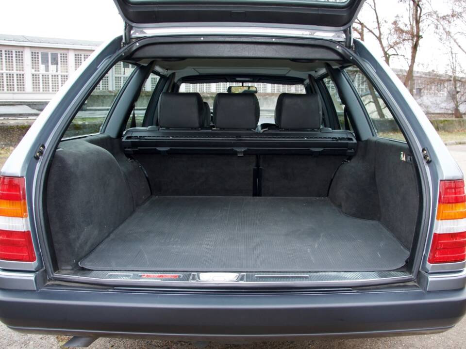 Bild 26/32 von Mercedes-Benz 280 TE (1993)