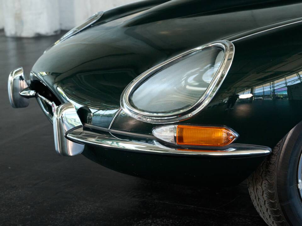 Image 8/50 de Jaguar E-Type (1970)