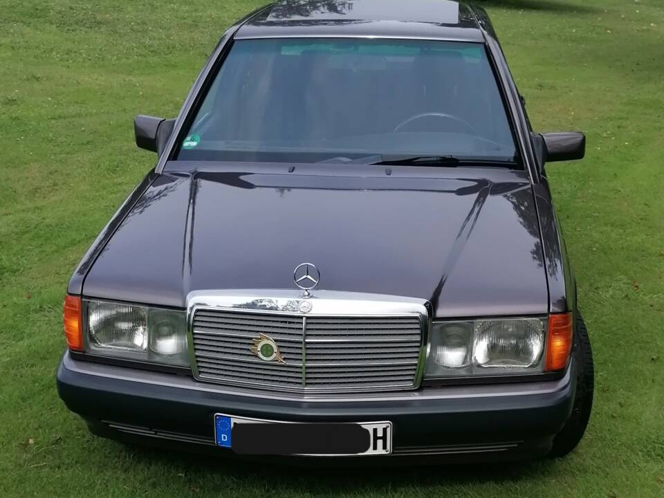 Afbeelding 2/17 van Mercedes-Benz 190 E 2.0 (1992)