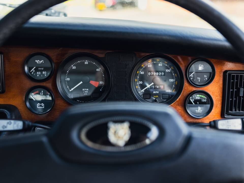 Imagen 28/50 de Jaguar XJ 6 4.2 (1982)