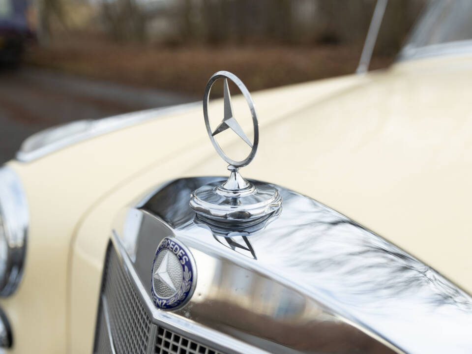 Imagen 33/41 de Mercedes-Benz 220 SE Cabriolet (1960)
