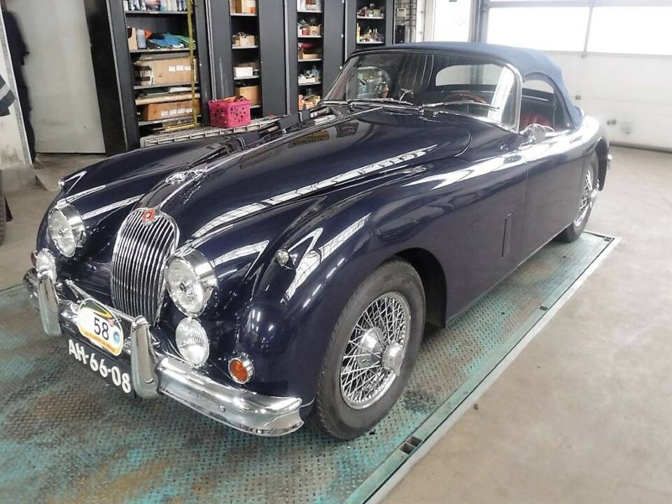 Imagen 2/50 de Jaguar XK 150 OTS (1959)