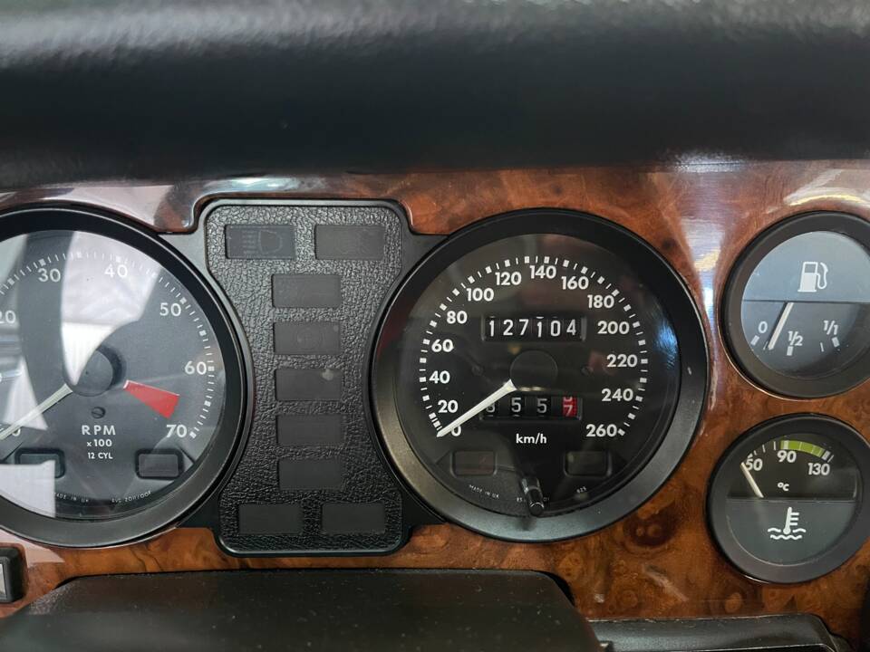 Image 10/18 of Jaguar XJ12 6.0 (1993)