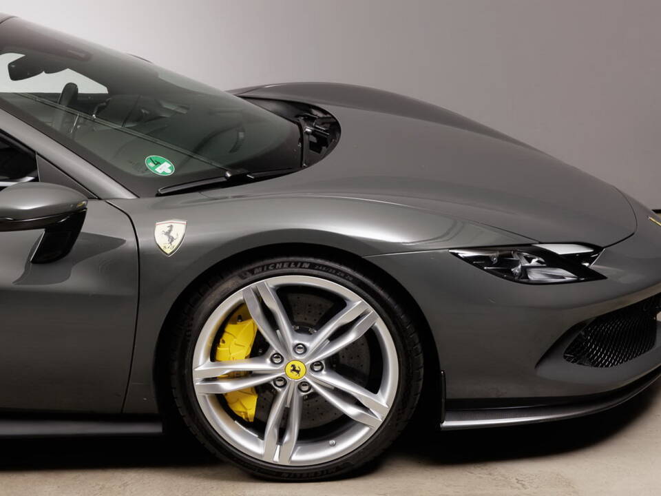 Image 13/42 de Ferrari 296 GTS (2024)