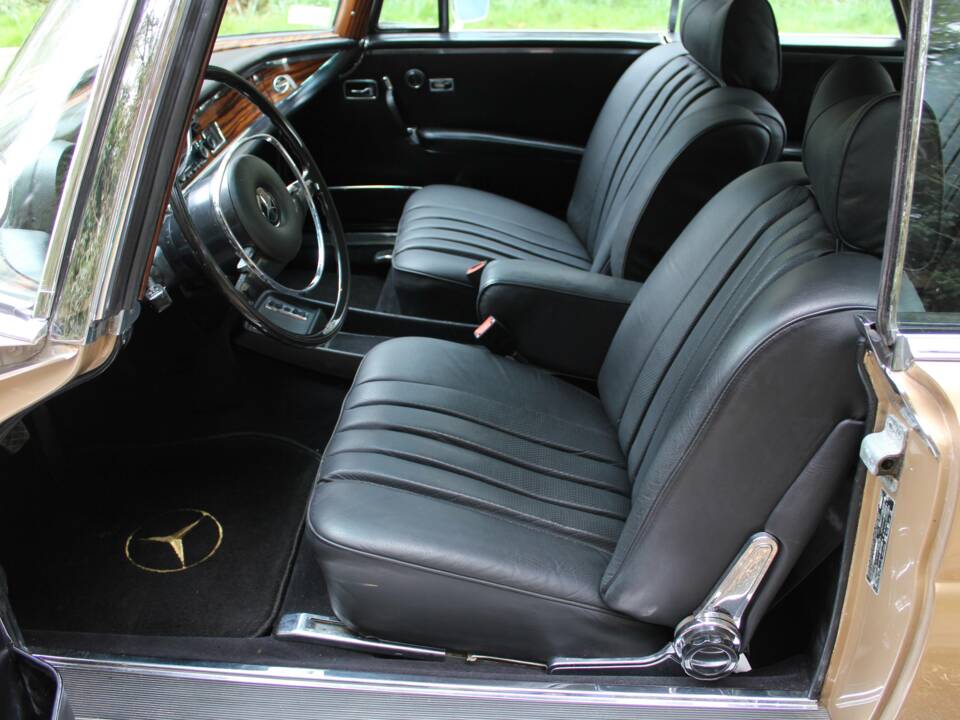 Bild 9/16 von Mercedes-Benz 280 SE 3,5 (1971)