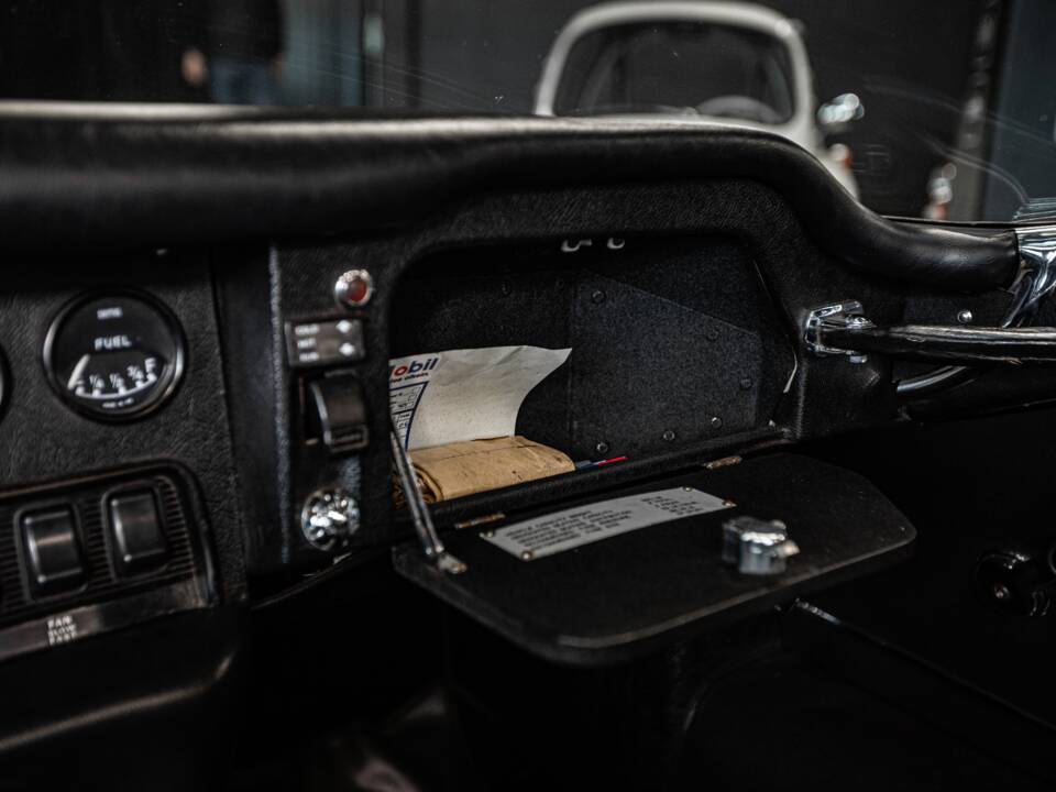 Image 32/53 de Jaguar E-Type (1970)