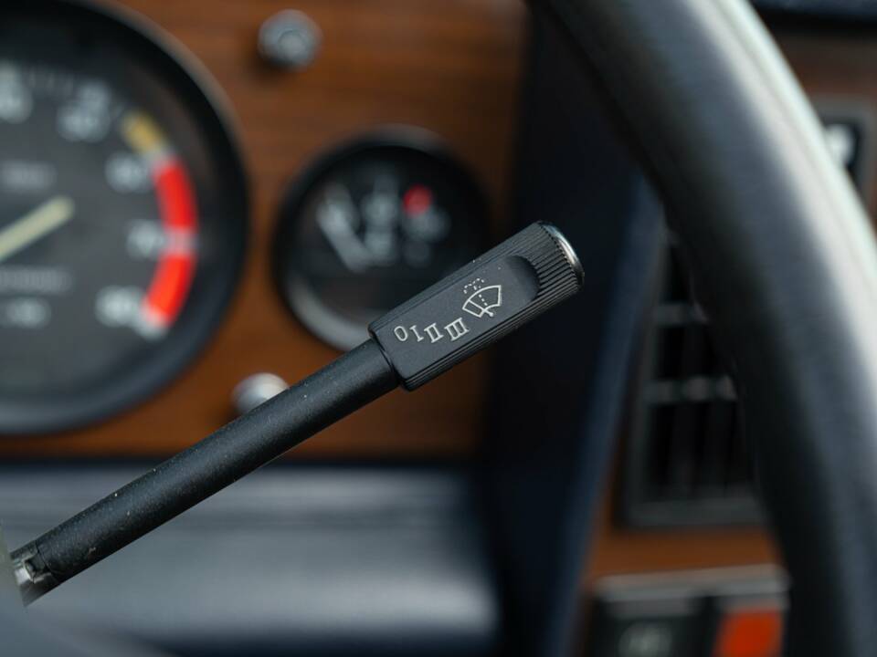 Image 46/50 of FIAT Spider 2000 Pininfarina 50th Anniversary Edition (1981)