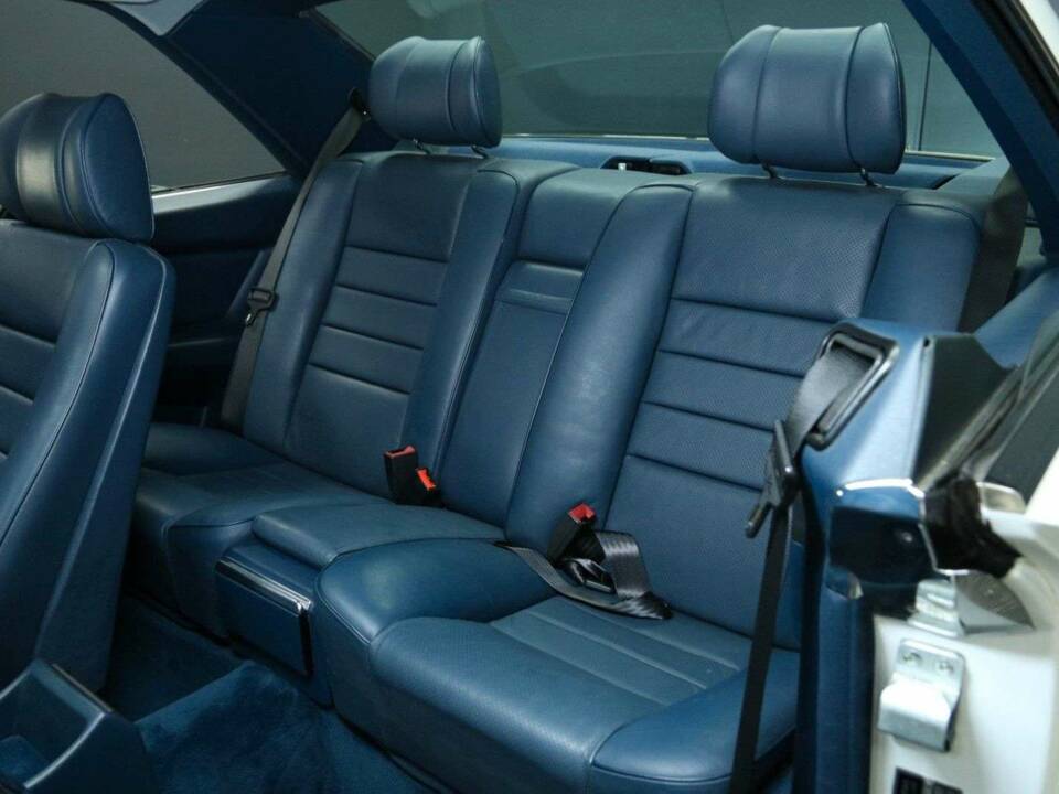 Bild 26/50 von Mercedes-Benz 560 SEC (1988)