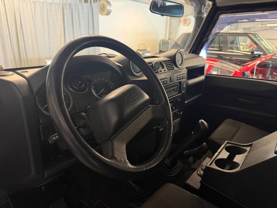 Bild 8/11 von Land Rover Defender 110 Crew Cab SE (2009)
