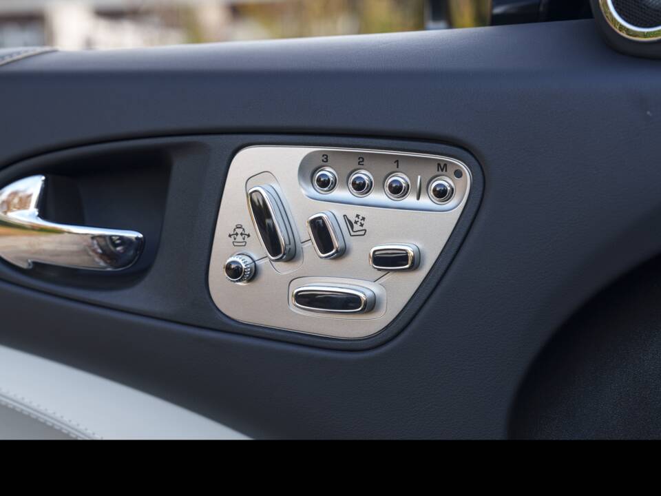 Image 27/30 de Jaguar XKR (2009)