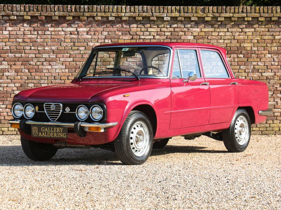 Image 14/50 of Alfa Romeo Giulia Nuova Super 1300 (1975)