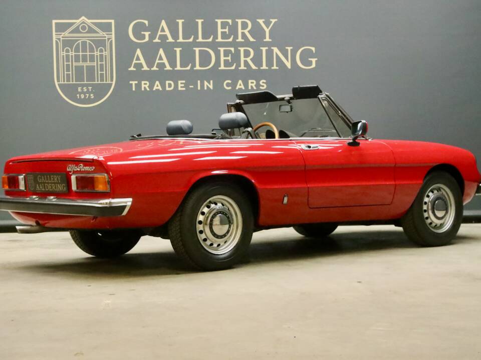 Image 2/50 of Alfa Romeo 2000 Spider Veloce (1982)