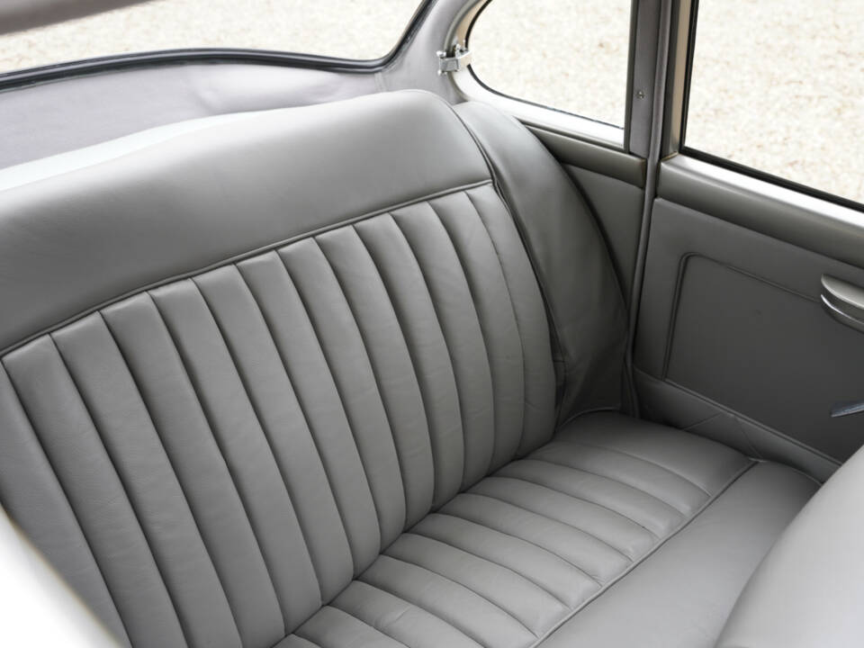 Immagine 35/50 di BMW 501 V8 (1965)