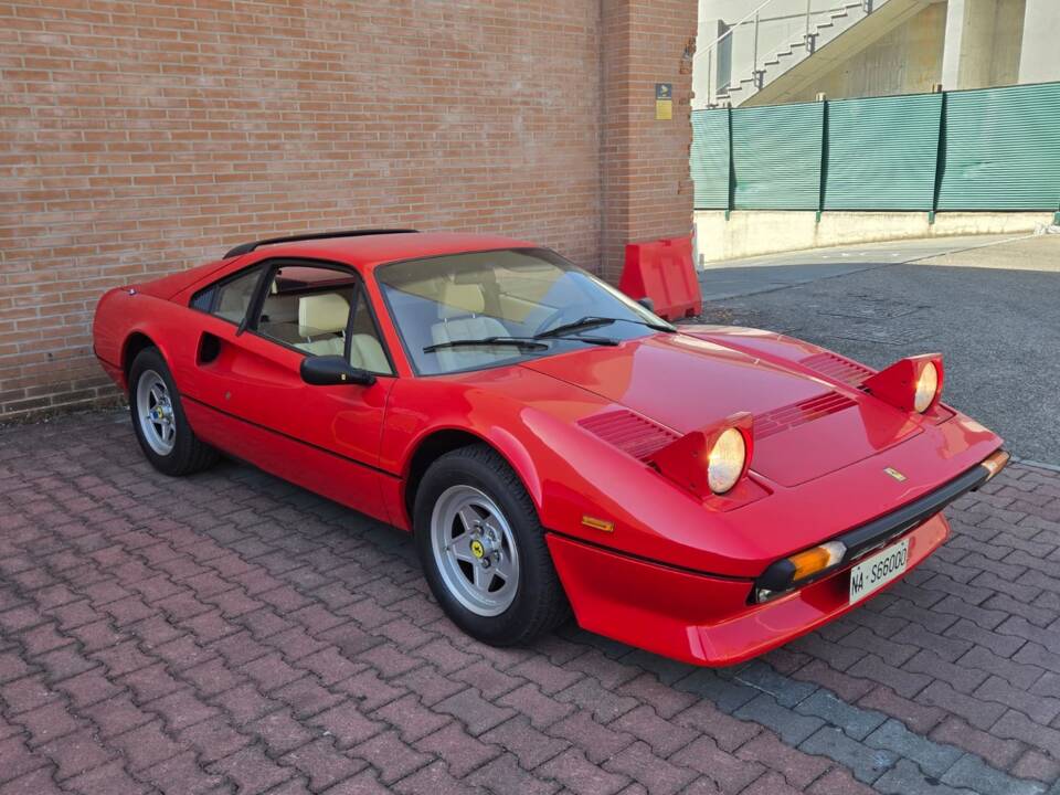 Image 21/95 of Ferrari 308 GTBi Quattrovalvole (1984)