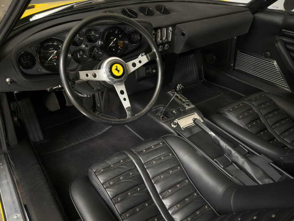 Bild 48/50 von Ferrari 365 GTB&#x2F;4 Daytona (1972)