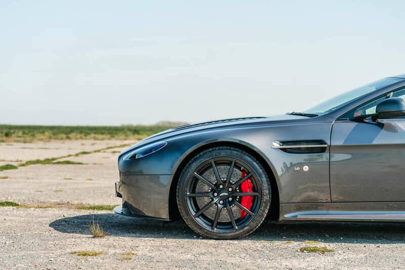 Image 38/50 de Aston Martin V12 Vantage S (2016)
