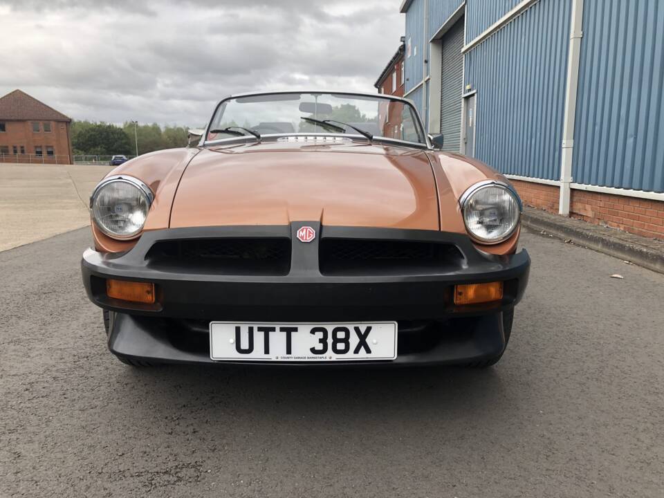 Image 4/13 of MG MGB V8 (1982)