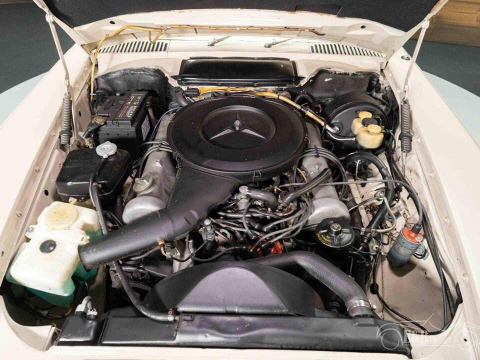 Image 18/19 of Mercedes-Benz 350 SL (1972)