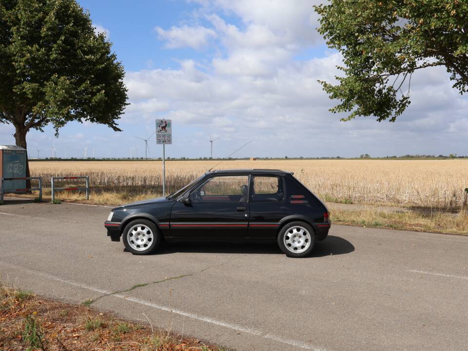 Obraz 24/56 pojazdu Peugeot 205 GTi 1.9 (1991)