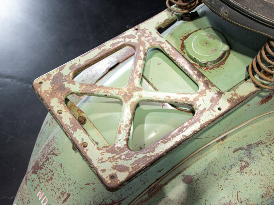 Image 35/50 de Piaggio Vespa 125 (1953)