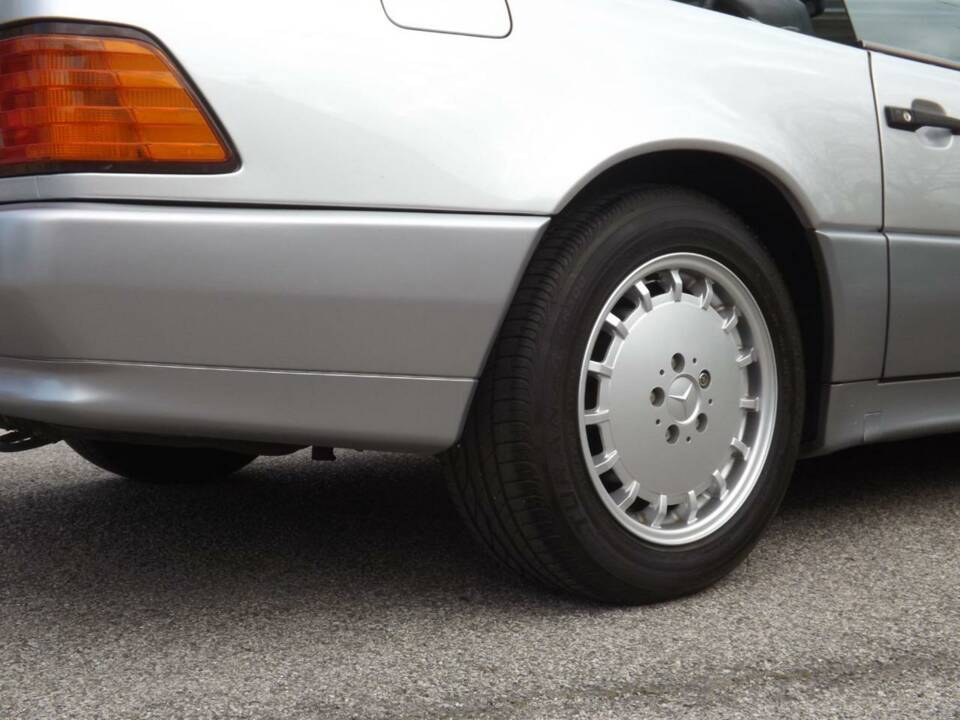 Image 12/50 de Mercedes-Benz 500 SL (1991)